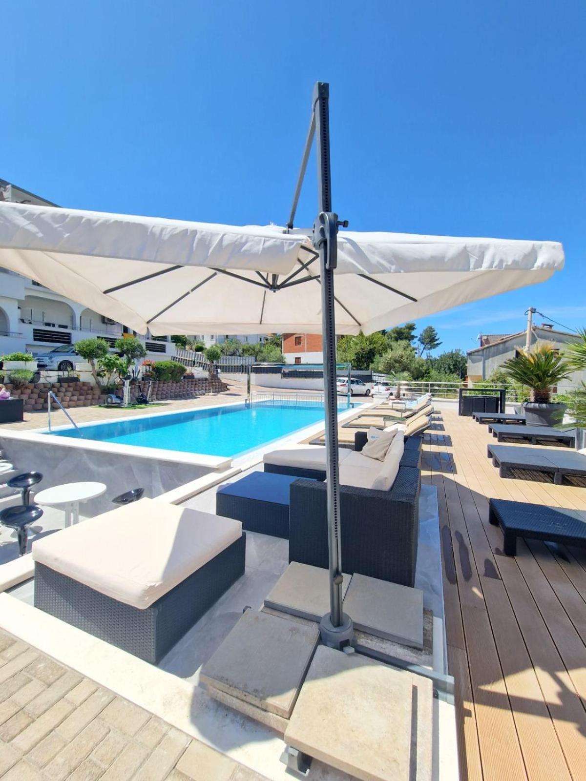 Luxury Apartments Silva With Sea View Okrug Gornji Ngoại thất bức ảnh